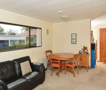 Convenience in Kensington - Photo 2