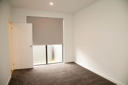 Morden Townhouse - Photo 5