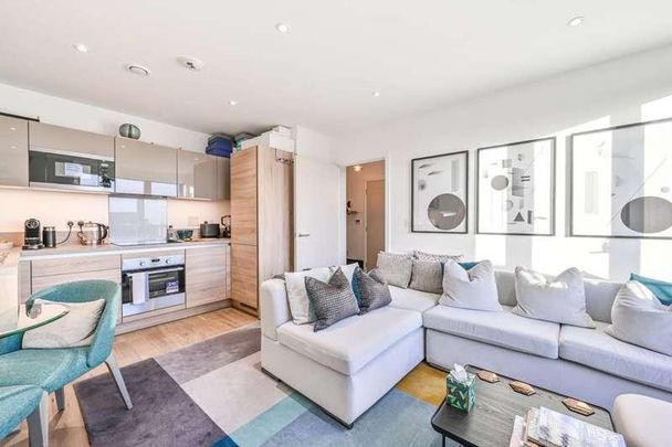 Katie Court, Canning Town, E16 - Photo 1
