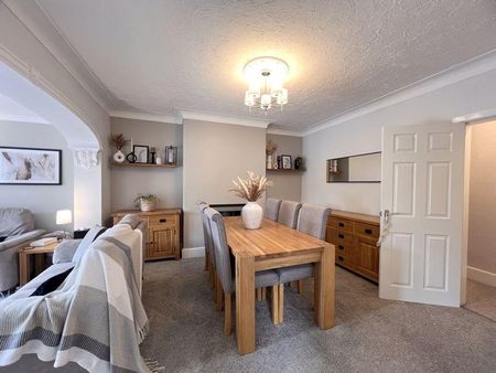 3 bedroom property to rent - Photo 3