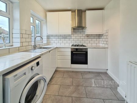 2 bedroom mid-terrace to rent West Avenue, Chelmsford - Photo 5