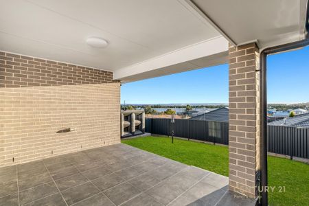 Modern Family Home - Photo 3