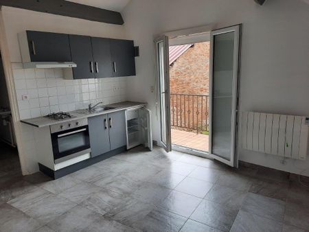 Studio entièrement rénové avec balcon et parking - Photo 2