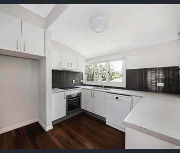 4 BEDROOM HOME IN QUIET STREET - Photo 6