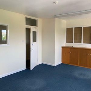 Property to rent - Photo 2