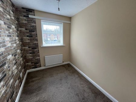 3 bedroom semi-detached house to rent - Photo 2