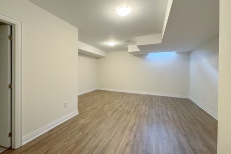 For Lease - 9 Schmeltzer Crescent, Richmond Hill, Ontario - Photo 3