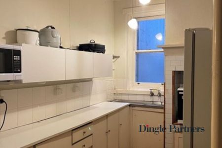 Charming Fully Furnished 1-Bedroom Apartment Moments from Fitzroy Gardens & Cafes - Photo 5