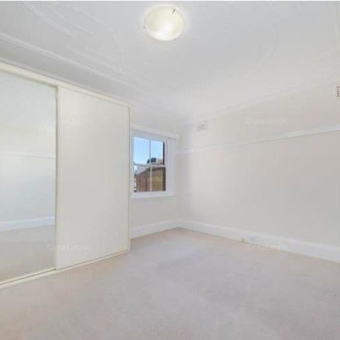 ABSOLUTE BEACHFRONT SEMI SIZED DECO APARTMENT WITH VIEWS... - Photo 1