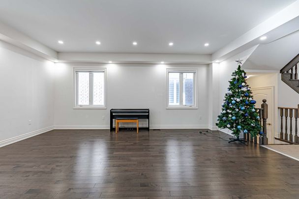 For Lease - 105 Mckean Drive, Whitchurch-Stouffville, Ontario - Photo 1