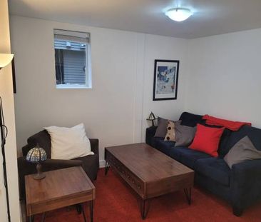 Furnished 1 Bedroom Near King Edward Skytrain - Photo 3