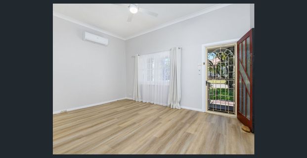 Charming Cottage - Photo 1