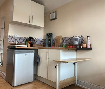 Studio Flat, Staines Road, TW3 - Photo 3