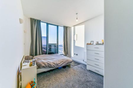 3 bedroom flat to rent - Photo 5