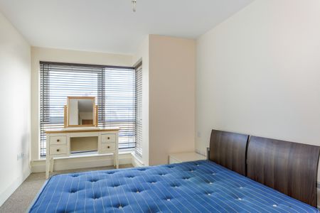 2 bedroom apartment to rent The Roundhouse, Gunwharf Quays, Portsmouth, PO1 - Photo 5