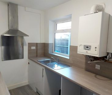 2 bedroom Terraced House to rent - Photo 4