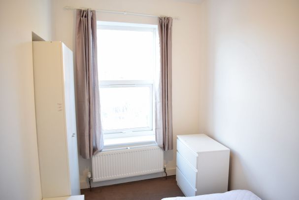 Single Room- Close to St Georges Park- Students and Postgraduates welcome to apply - Photo 1