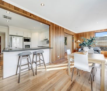 Extended family home in Covetable Cook - Photo 2