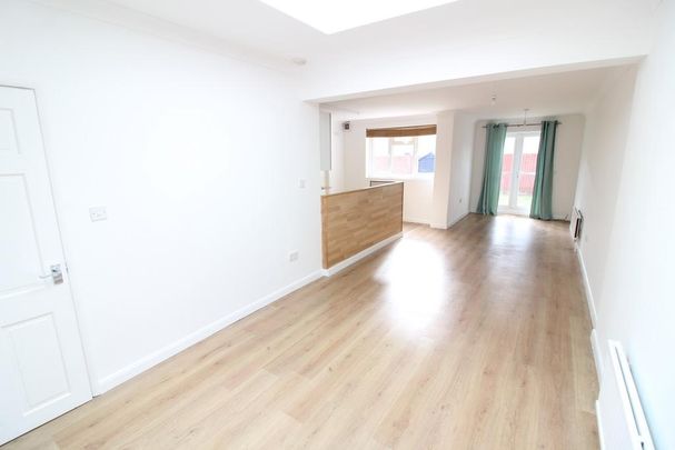 3 bedroom bungalow to rent - Photo 1