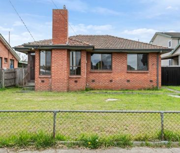“3 Bedroom House with Big Backyard!” - Photo 3