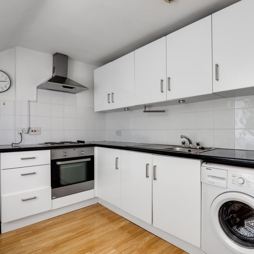 1 Bed Flat, Wickham Road, SE4 - Photo 1