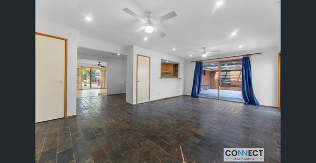Renovated Family Home in Quiet Court – Walk to Merinda Park Station! - Photo 1
