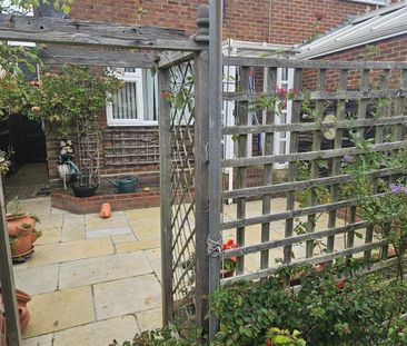 3 bedroom semi-detached house to rent - Photo 6