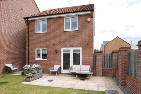 3 bedroom detached house to rent - Photo 2