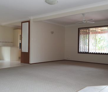 Blue Chip Position House in Burleigh Waters Cul De Sac - Approx 500... - Photo 3