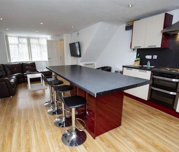 6 bedroom house to rent - Photo 1