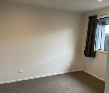 MODERN, BRAND NEW 3 BEDROOM HOME - Photo 3