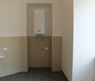 ab 1.7.2026 - großzügige 3 Raum-Wohnung mit Bad/WC - Photo 3