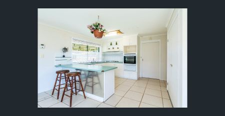 ✨ Stylish Family Home in a Convenient Location! - Photo 4