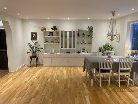 Nyrenoverat radhus för 3-4 personer i Stockholms kommun - Photo 2