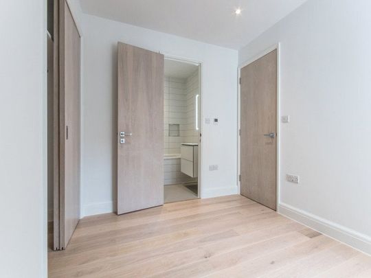 3 King George's Walk, 5 Esher High Street, Esher, Surrey, KT10 - Photo 1