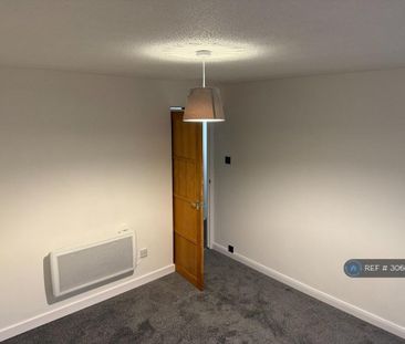 3 bedroom flat to rent - Photo 3