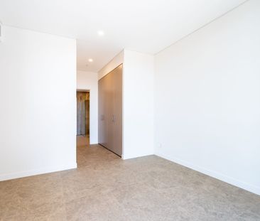 2 bedrooms plus study apartment with an uninterrupted water view! - Photo 4