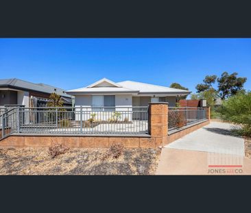 35 Grassdale Parkway, Ellenbrook, WA 6069 - Photo 2