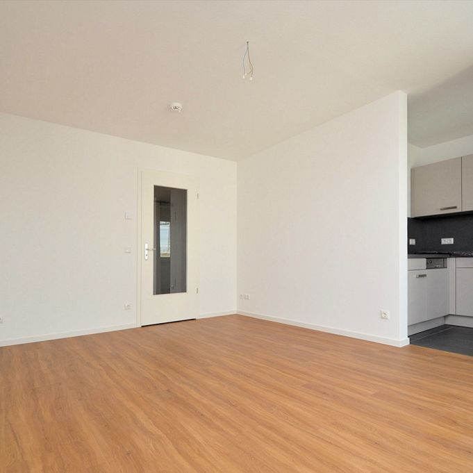 KOMFORTABEL WOHNEN - MIT AUFZUG, BALKON, FUSSBODENHEIZUNG UND EINBAUKÜCHE - Photo 1