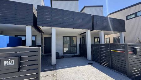 Brand New 3 bedrooms in Westgate - Photo 3