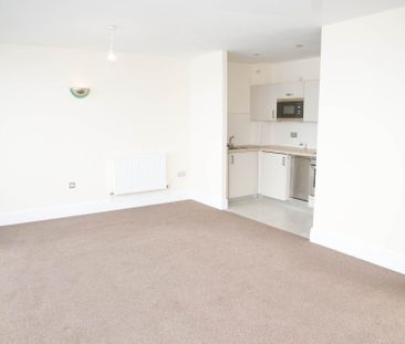 Price £1,950 pcm - Available Now - Unfurnished - Photo 3