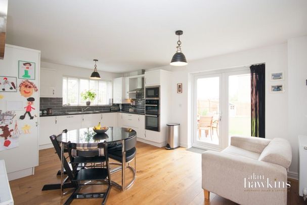 4 bedroom detached house to rent - Photo 1