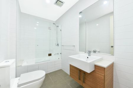 Designer apartment promotes elegant in/outdoor living - Photo 5