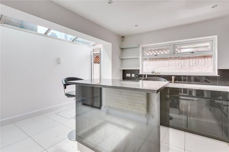 5 bedroom terraced house to rent - Photo 3