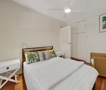 Cosy Furnished 2-Bedroom Unit Opposite Beautiful Burleigh Heads Beach - Photo 3