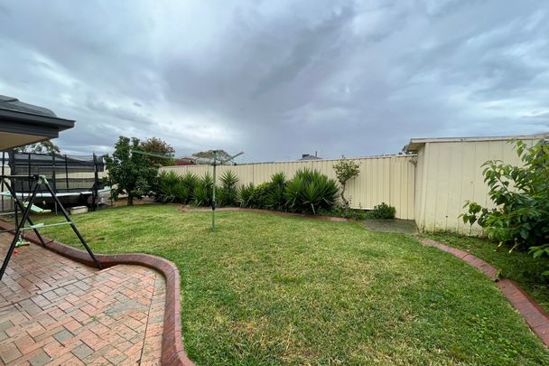 Beautiful Family Home in Cranbourne North - Photo 1