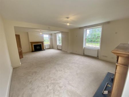4 bedroom detached house to rent - Photo 4