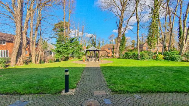 Nightingale Court, Hertford - Photo 1