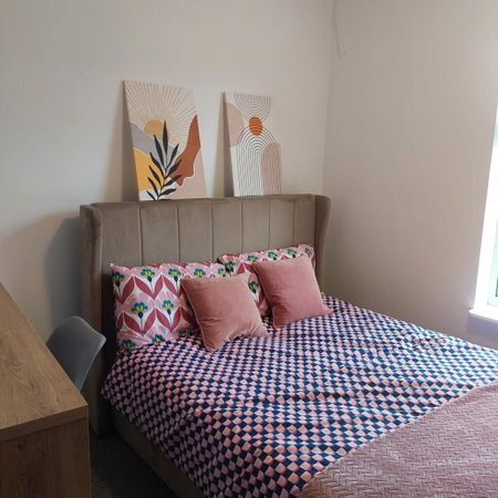 1 bedroom in a house share to rent - Photo 4