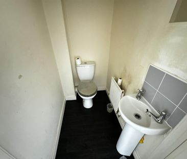 2 bedroom semi-detached house to rent - Photo 5